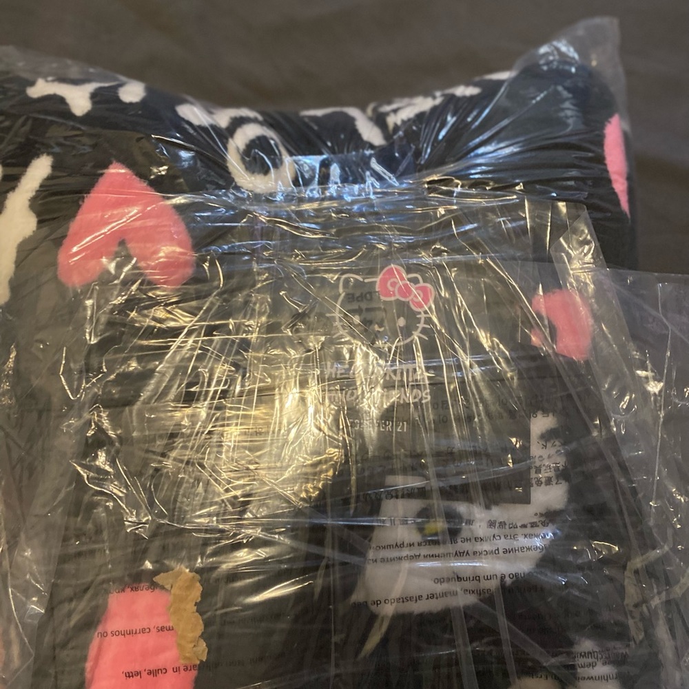 Hello Kitty Forever 21 Blanket NEW Black Hearts